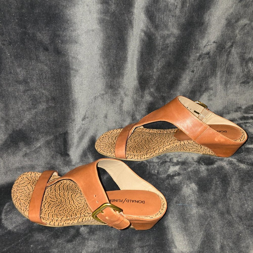 Donald Pliner Slip on Brown Leather Sandals Size 9